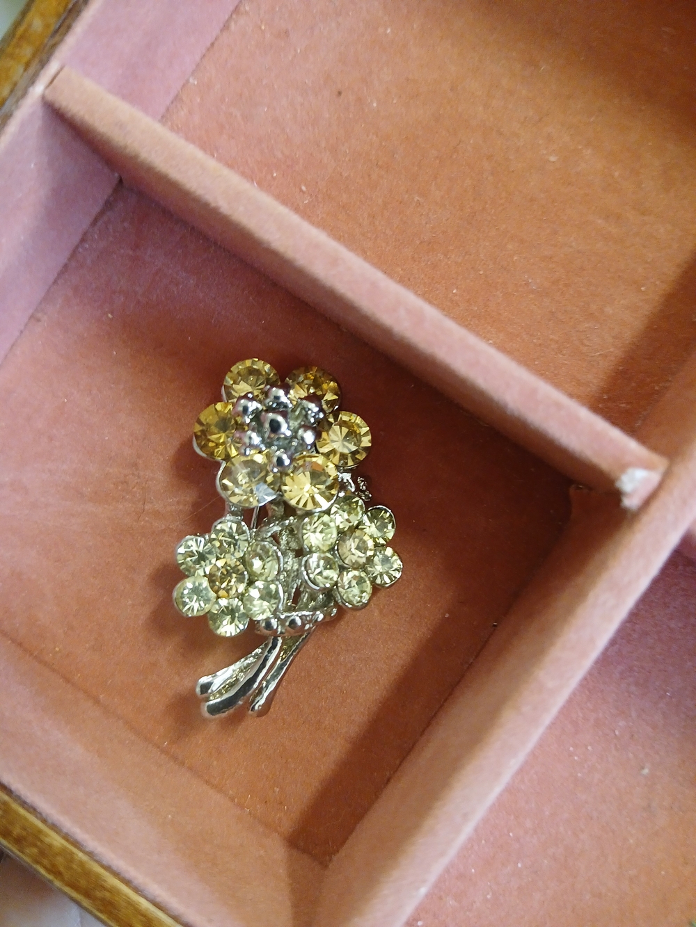 Vintage Elegant Crystal Flower Brooch